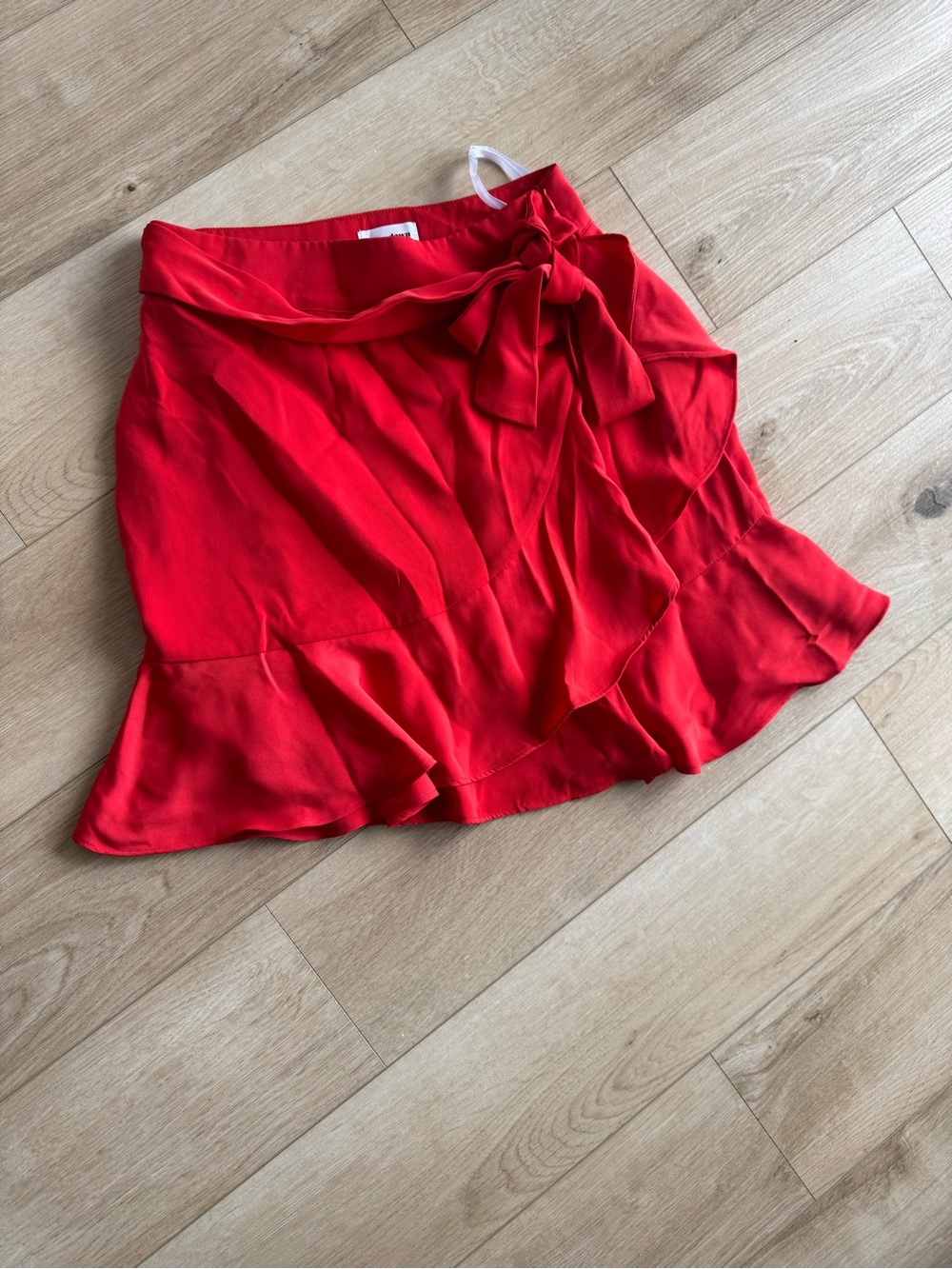 Revolve Superdown Ruffle red mini skirt - Picture 3 of 4